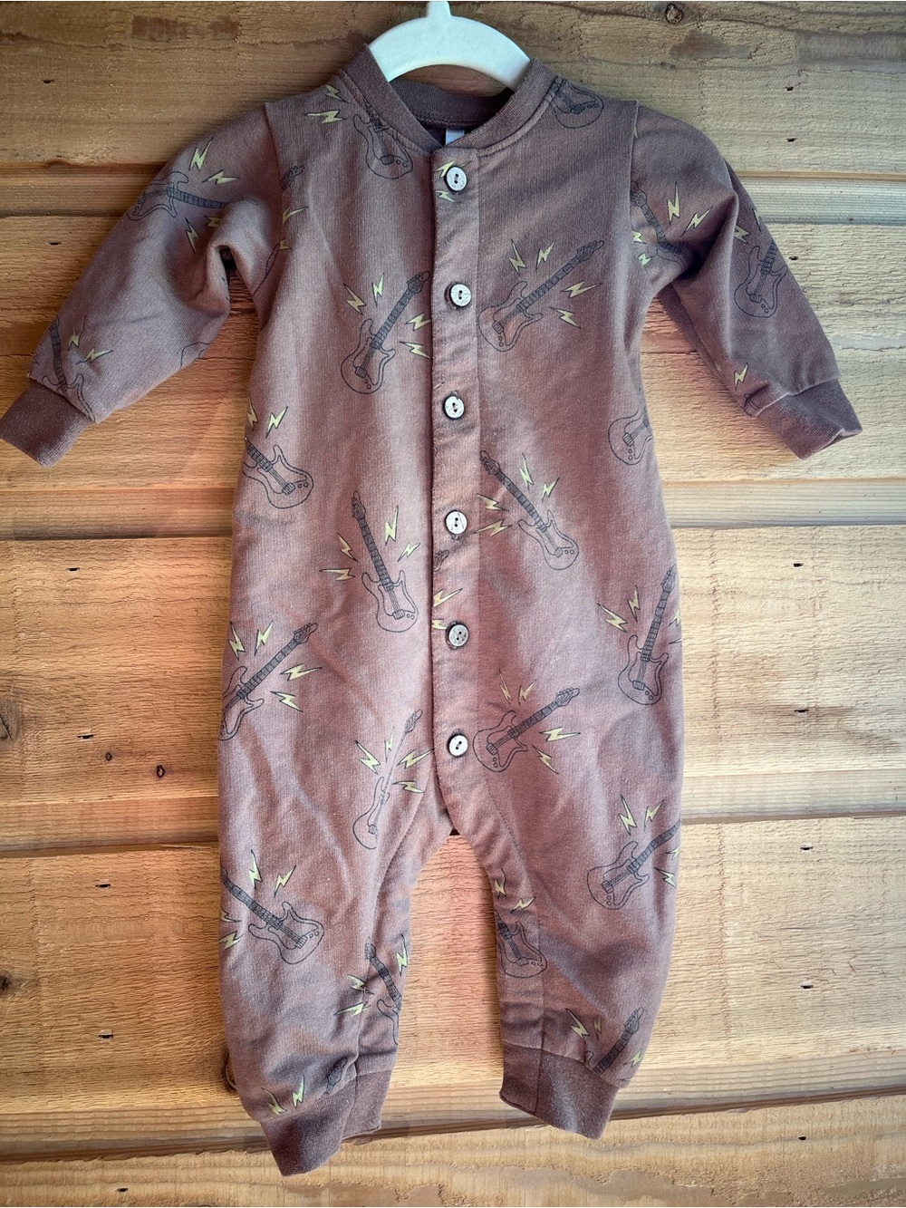 RYLEE + CRU - Unisex Baby Brown Guitar-Print Baby One-Piece Romper in Size 3-6mo